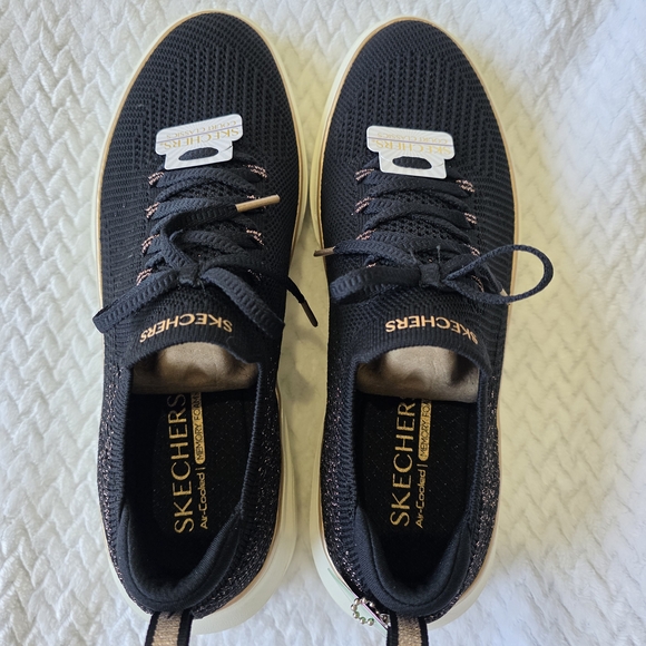 Skechers Black and White Sneakers with Breathable Upper Ladies - Picture 15 of 15